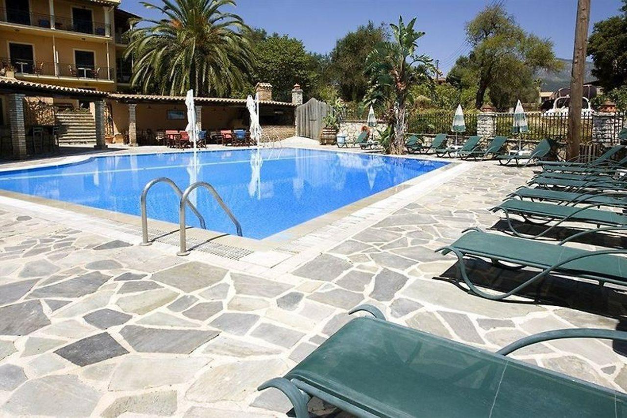Yannis Servos Barbati Apartments Extérieur photo