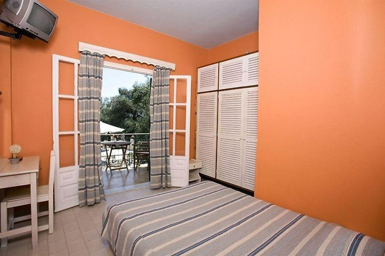 Yannis Servos Barbati Apartments Extérieur photo